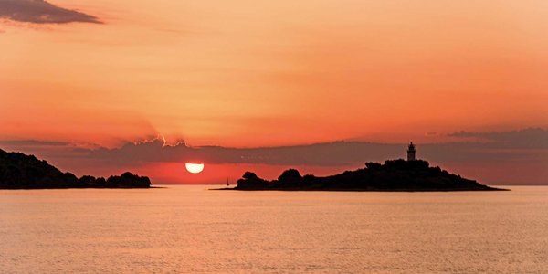Hero image for the guide 'Mallorca's Sunset Serenade: Where to Watch the Sky Paint in Colors'