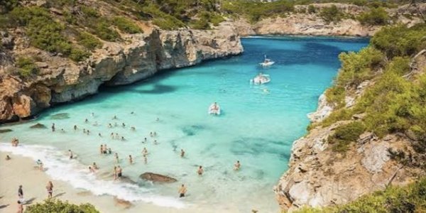 Hero image for the guide 'Golden-Stone Markets & Yacht-Ready Coves – Santanyí'