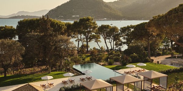 Four Seasons Hotel