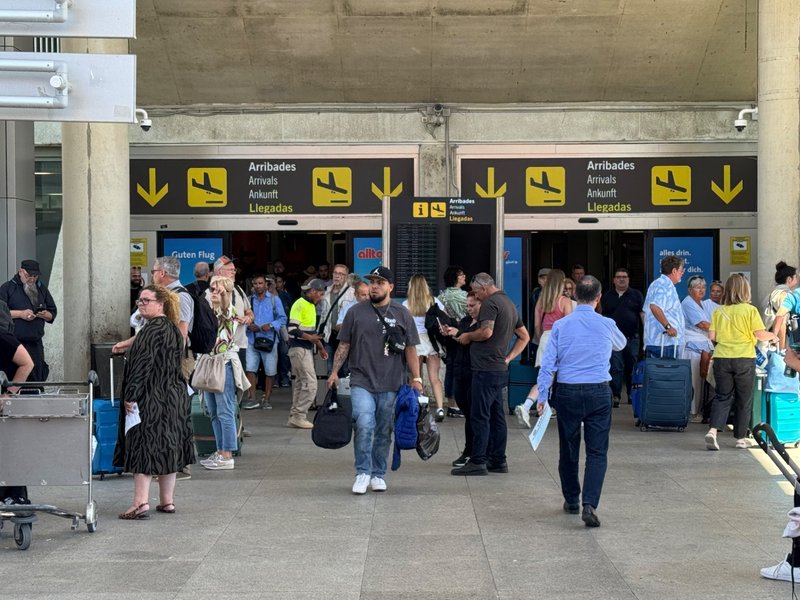 From Guide cbed9154-4f52-4990-9dff-169c71d5f33b: Arrivals at Palma’s International airport