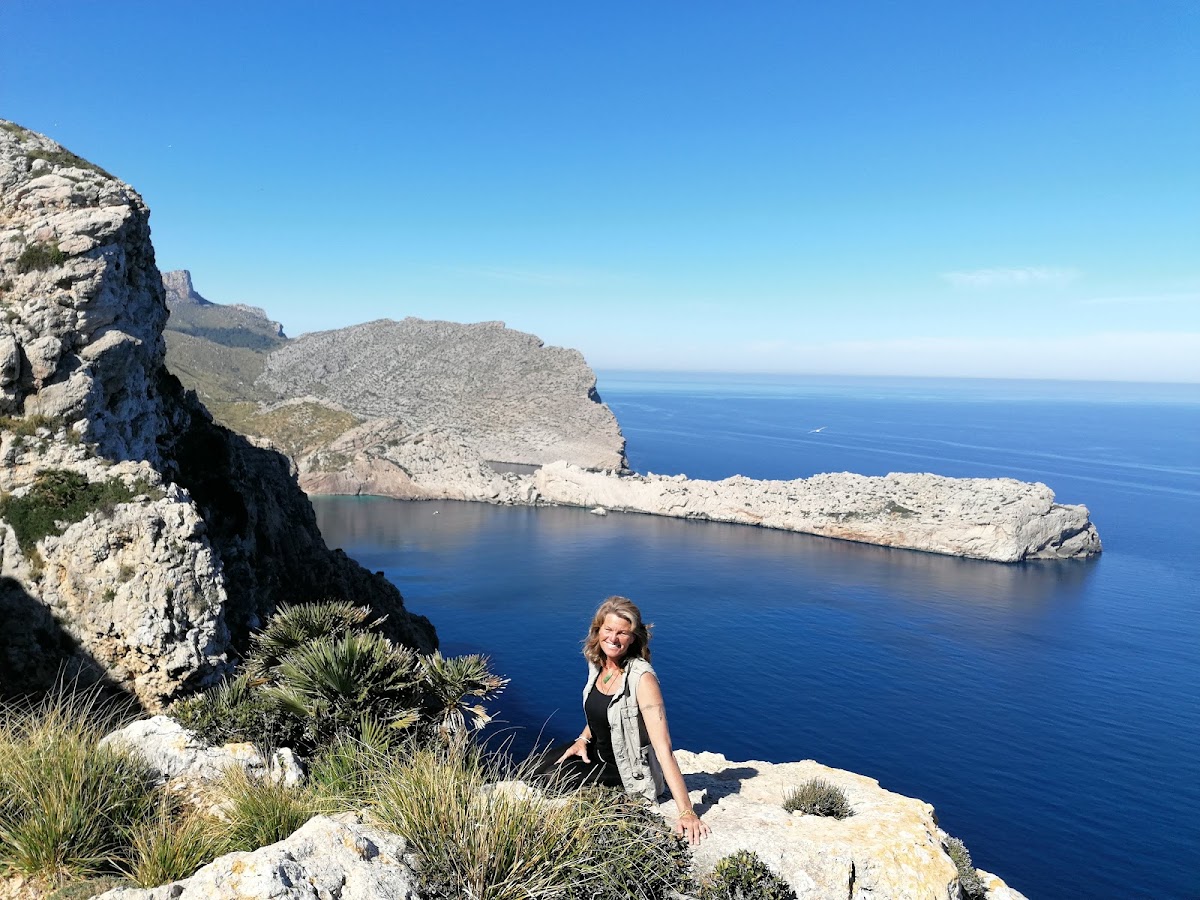 Beach Yoga Retreat Mallorca Sandra Van Olmen