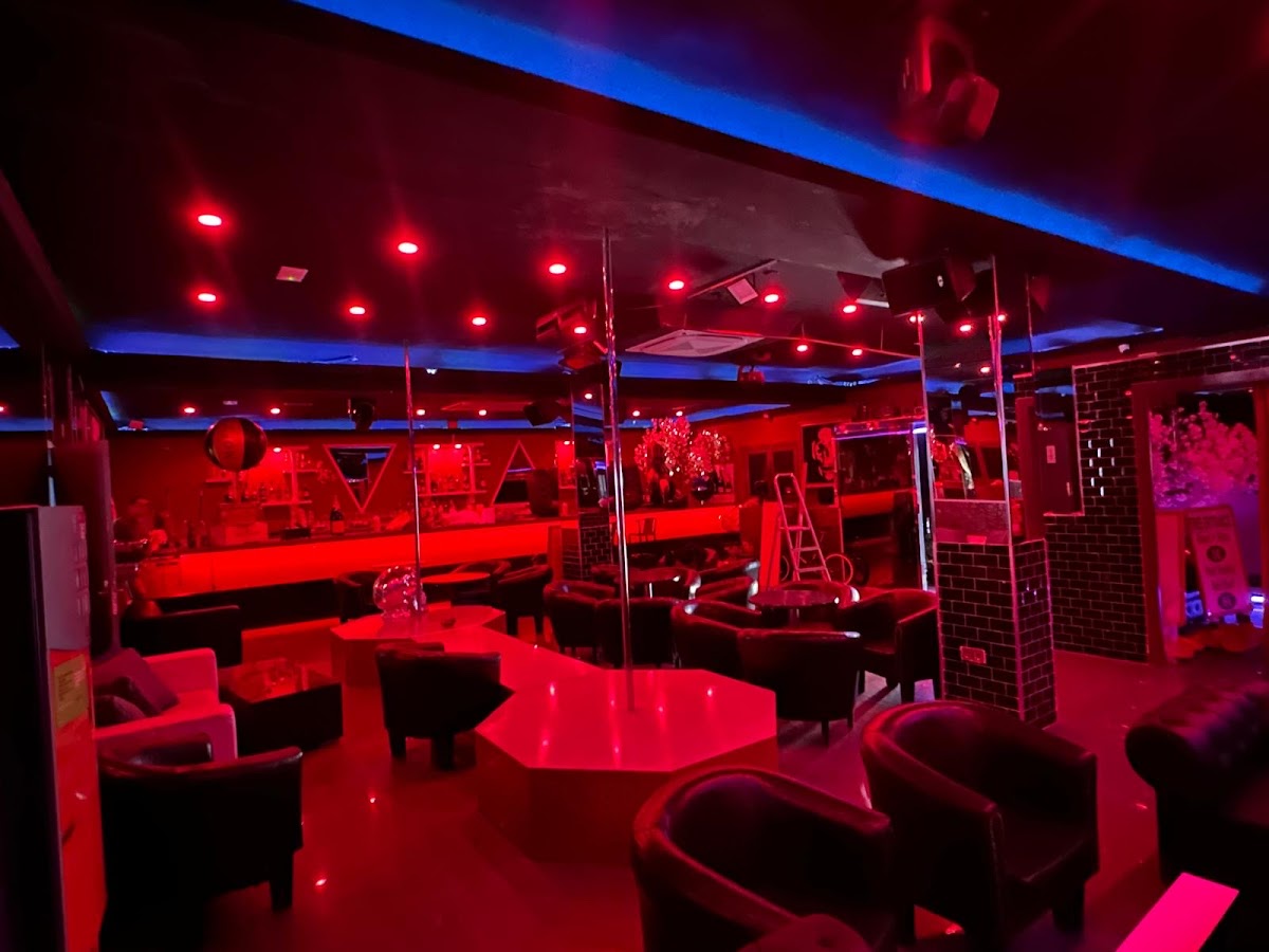 ShowGirls Lap Dance