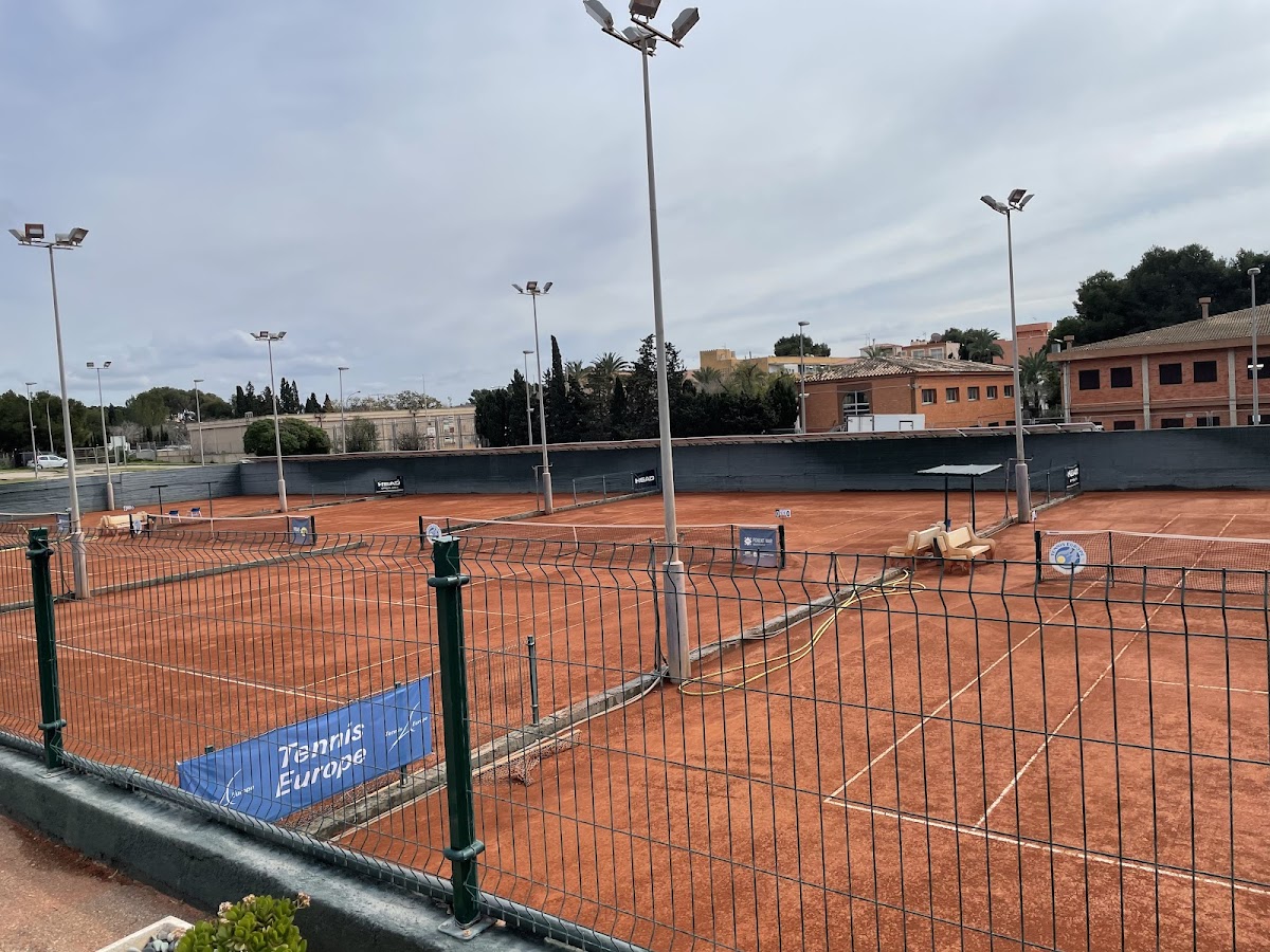 Vilas Tennis Academy