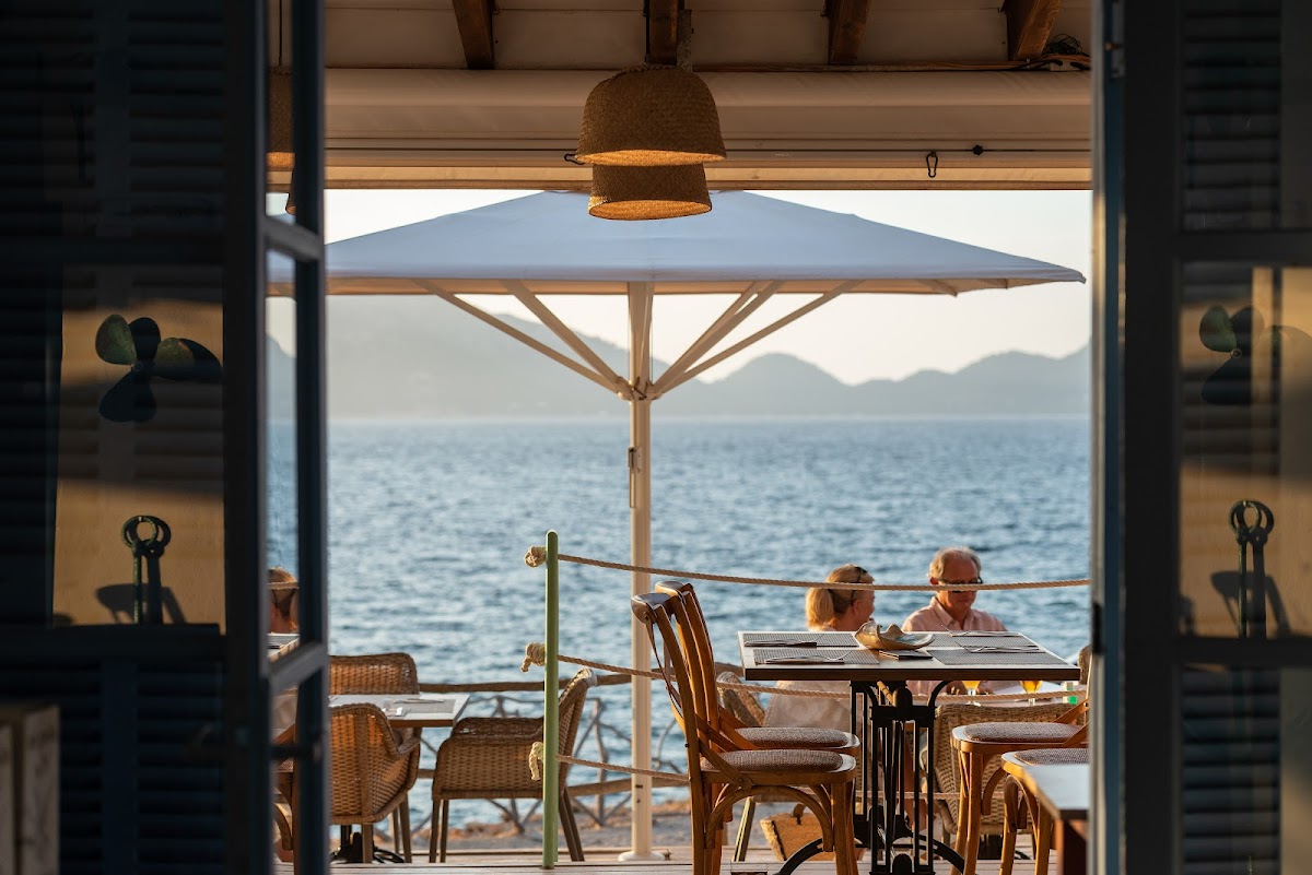 S' Illiot Strand Restaurant