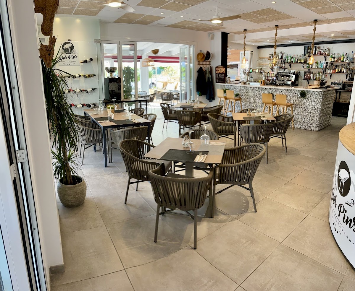 Dos Pins Grill & Restaurant- Paellas & tapas y Dos Pins Petit