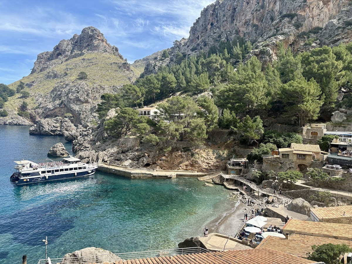 Es Port