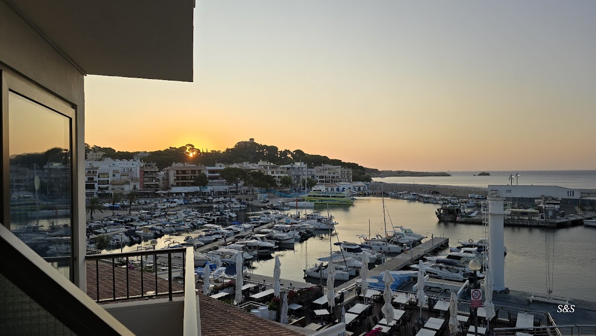 Hostal Port Corona