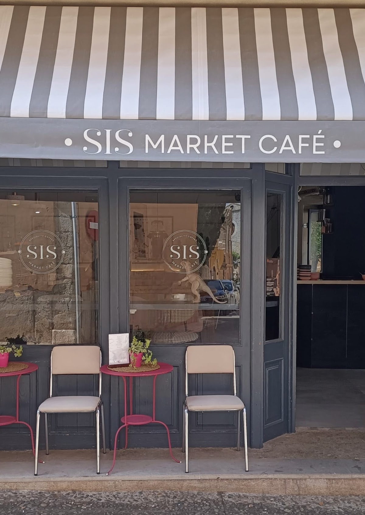 Sis Market Café