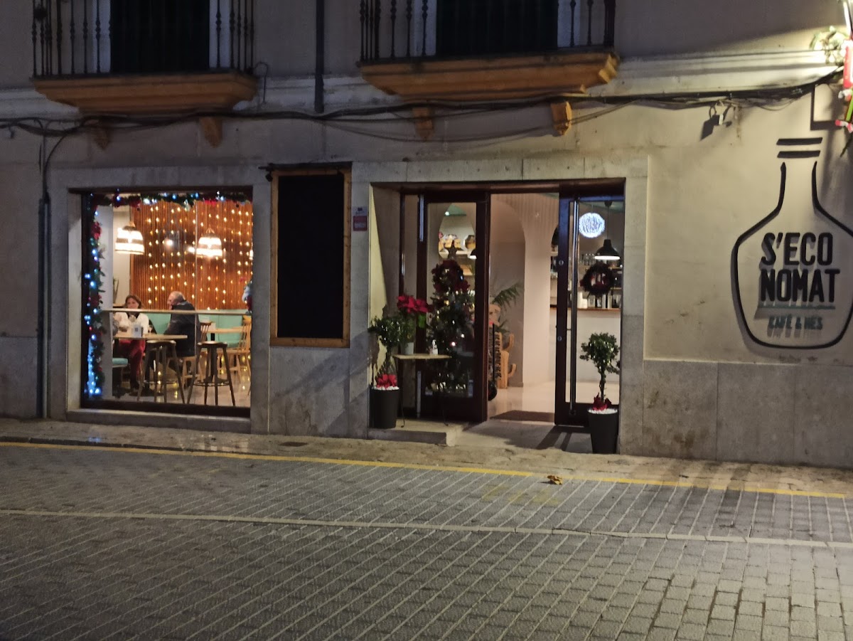 S'ECONOMAT dels Basquetes// Coffees, pintxos, plato del dia, burguers, & mas