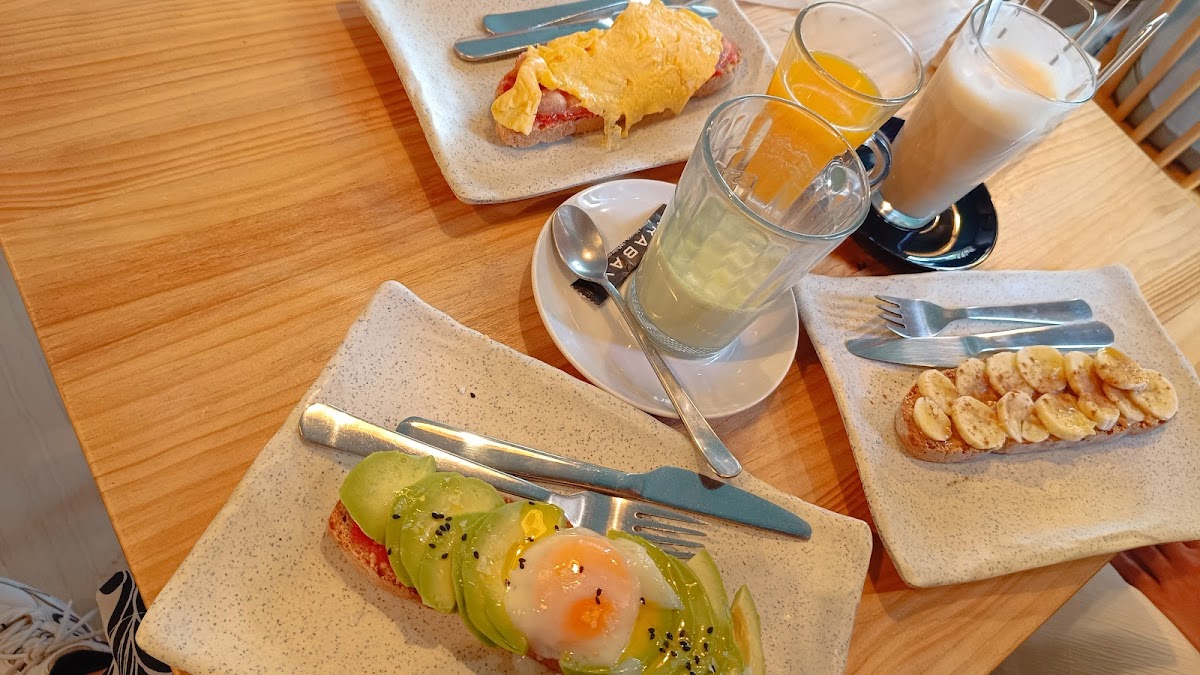 S'ECONOMAT dels Basquetes// Coffees, pintxos, plato del dia, burguers, & mas