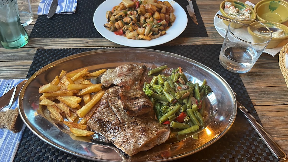 Es Magatzem. Fat y Salat