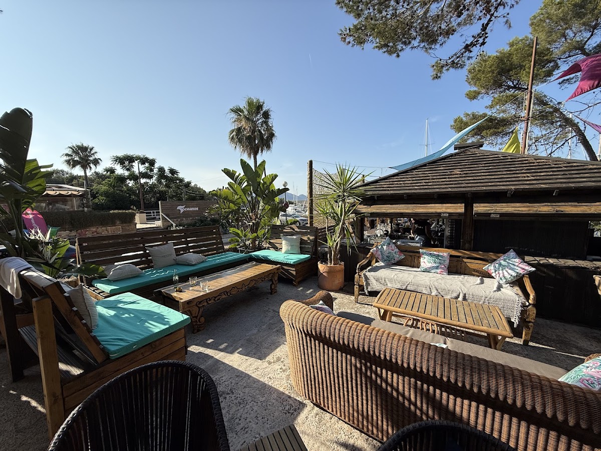Restaurant and chill out