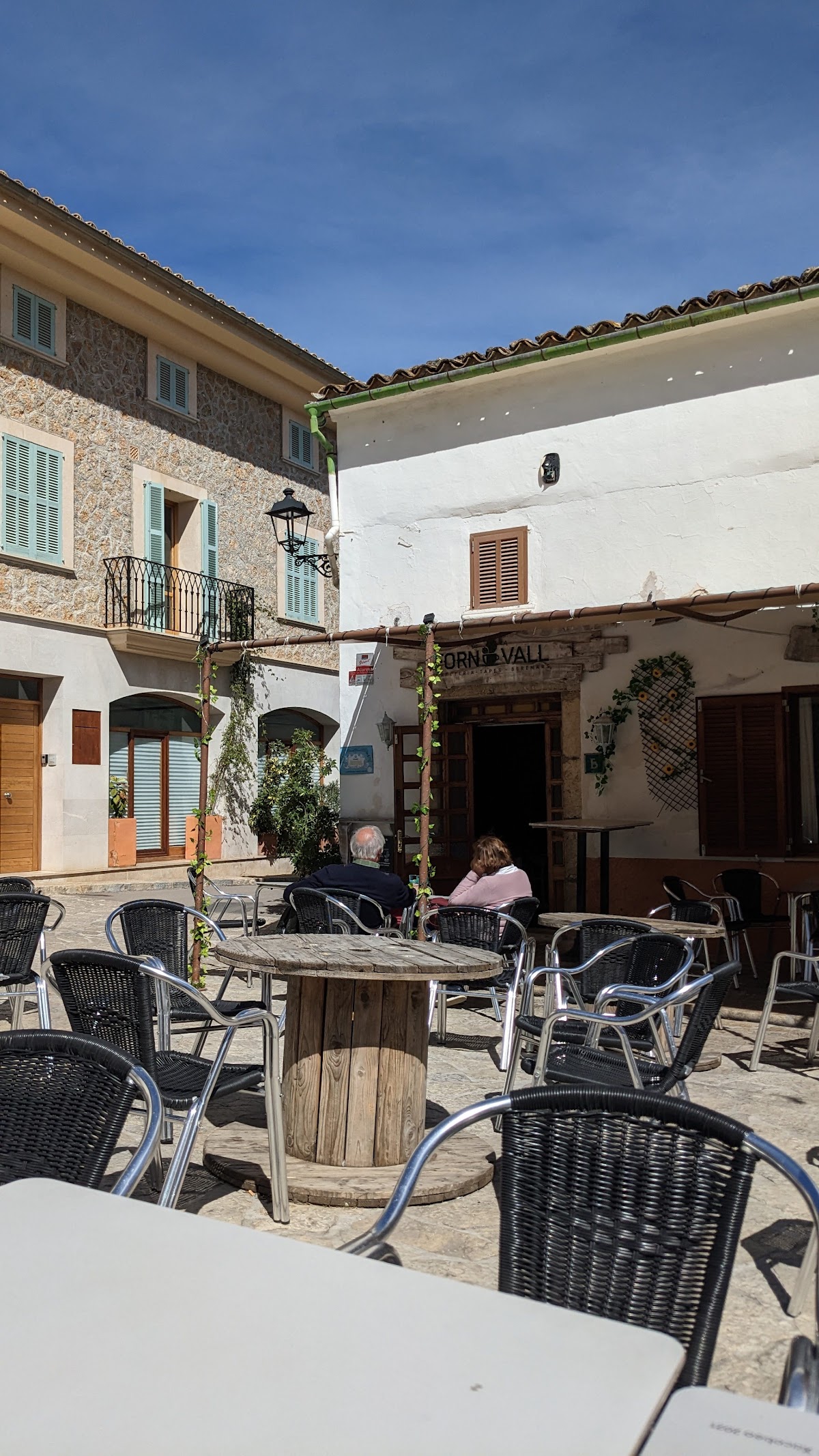 PIZZERIA FORN DE LA VALL Y DESAYUNOS