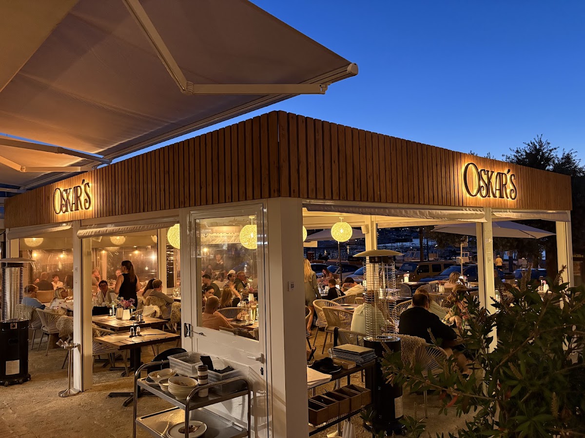Restaurant Oskar's by Alex Wahi