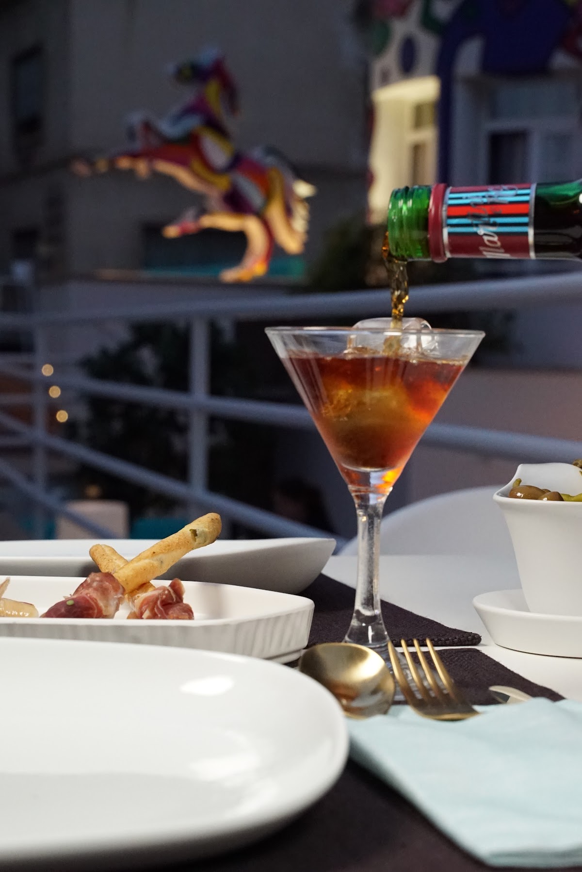 ARTWALL Bar - Restaurant