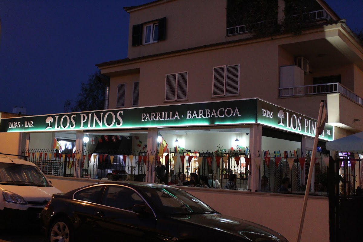 Los Pinos Bar