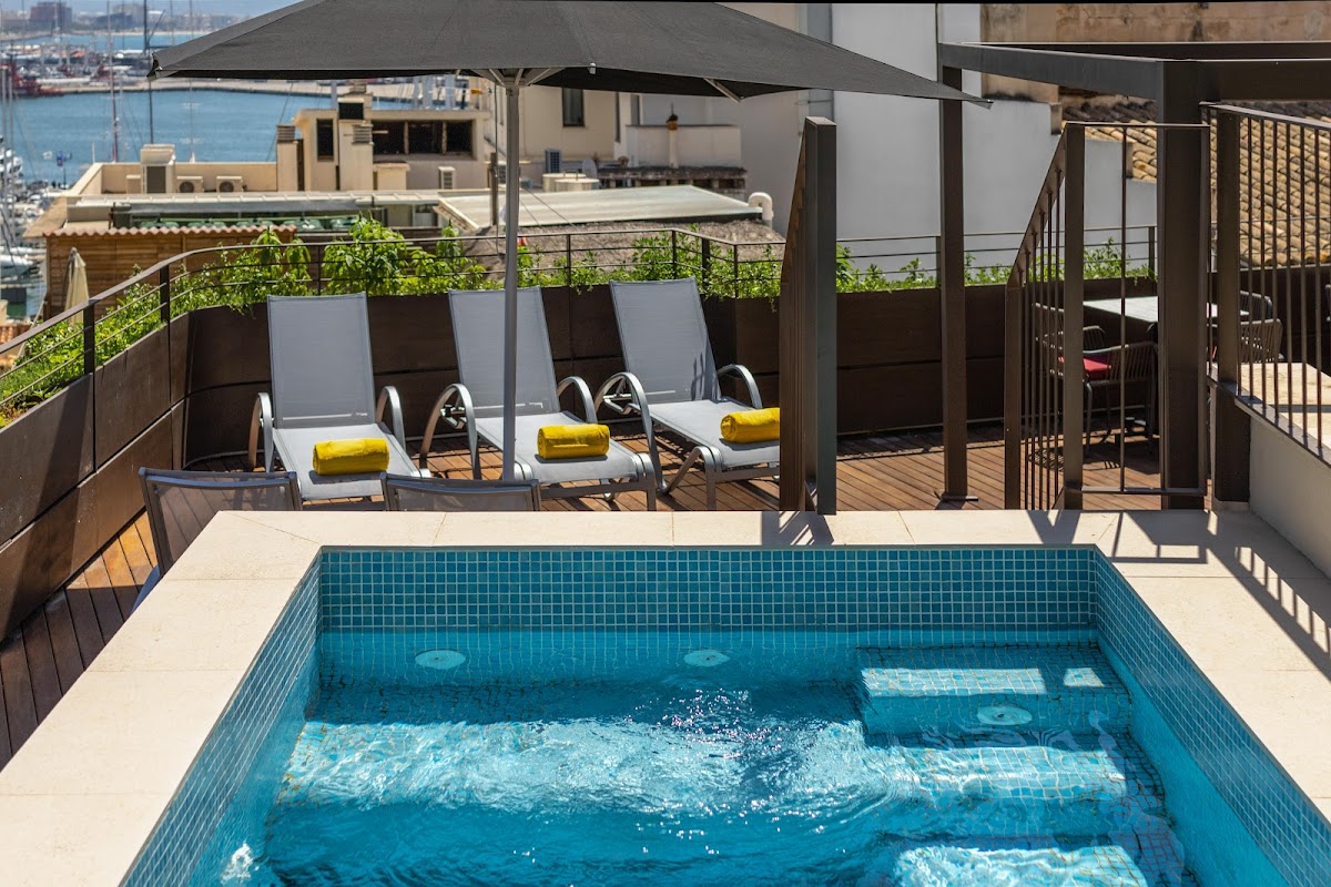 Joe's Gomila Hotel