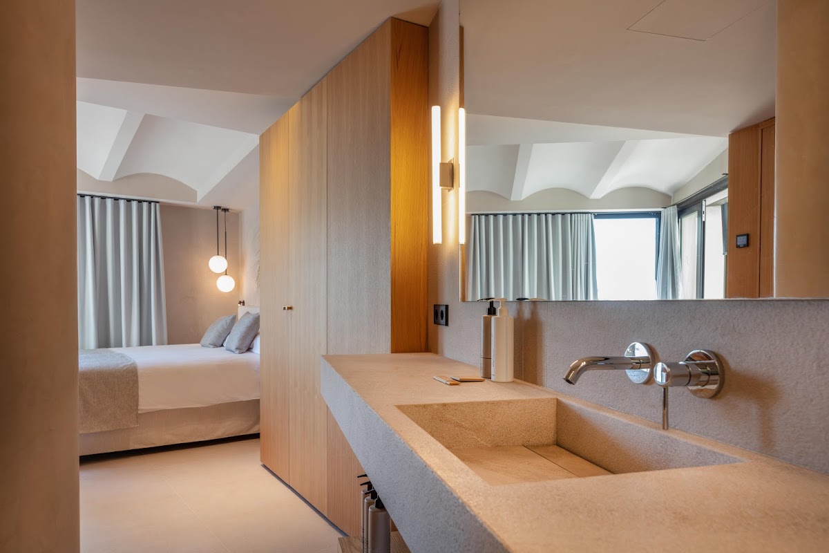 Joe's Gomila Hotel