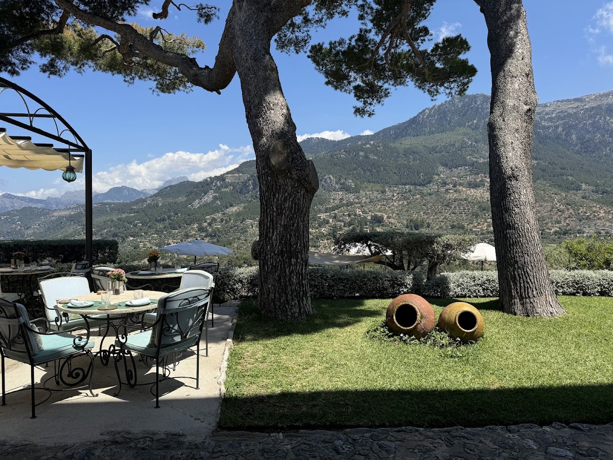 Es Pi Restaurant