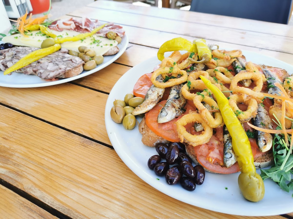 Sant Elm Beach, Restaurant