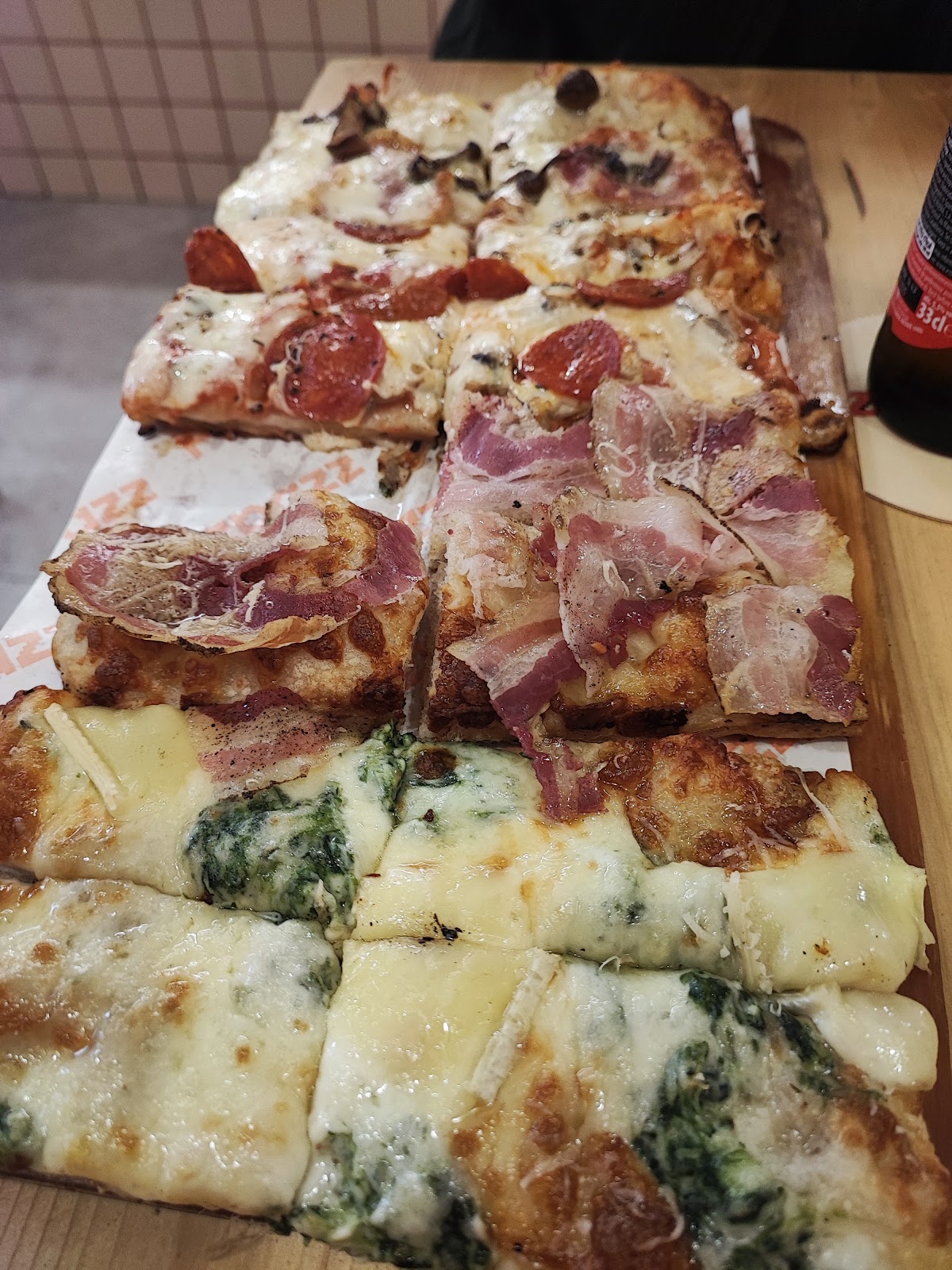 Pizzpazz Pizzería