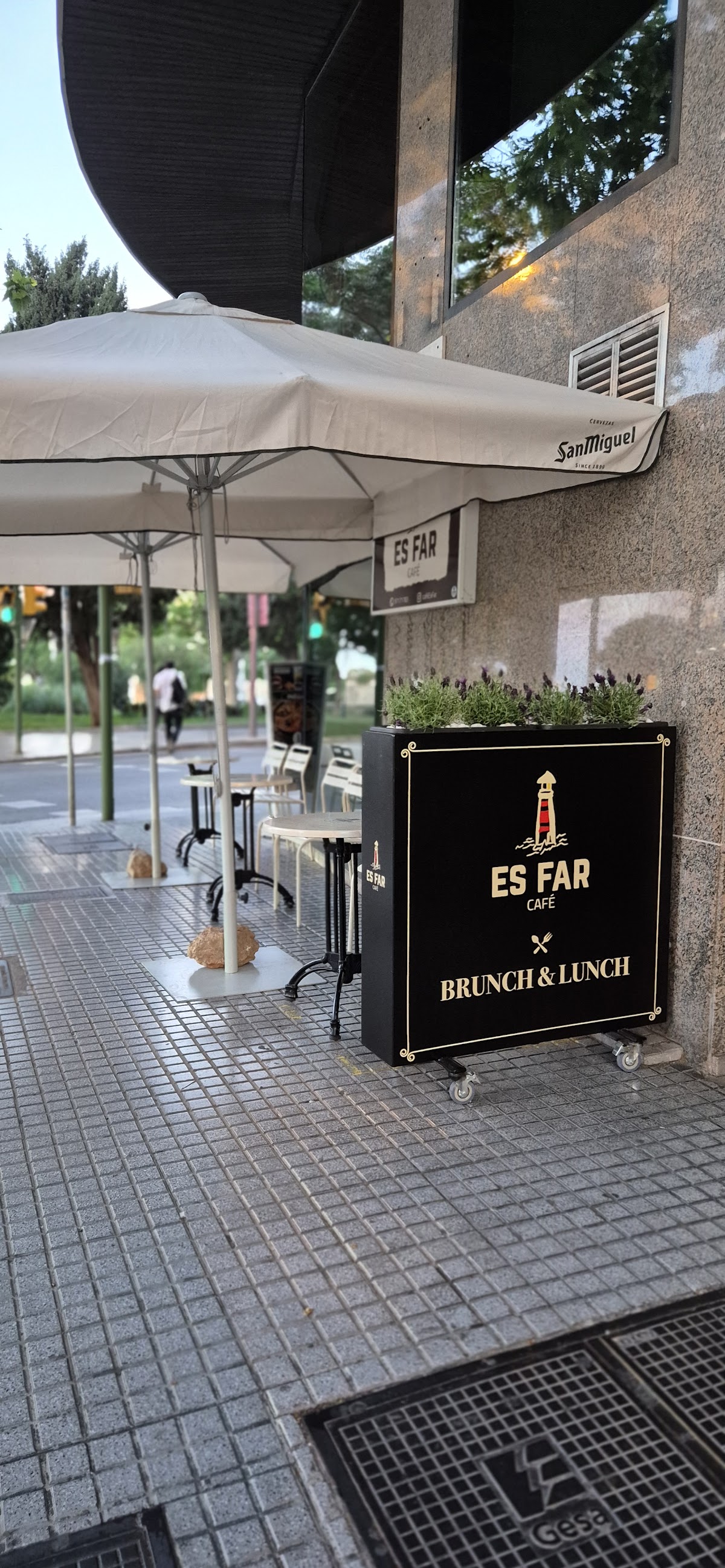 ES FAR Coffee & Brunch