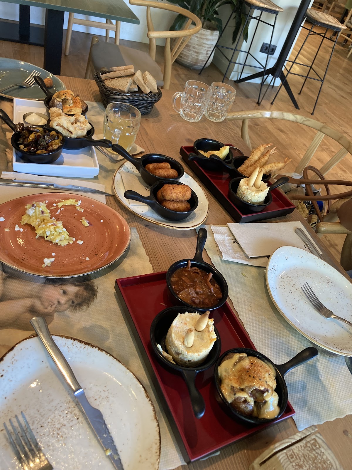Madre Café Bar - Tapas & Burger