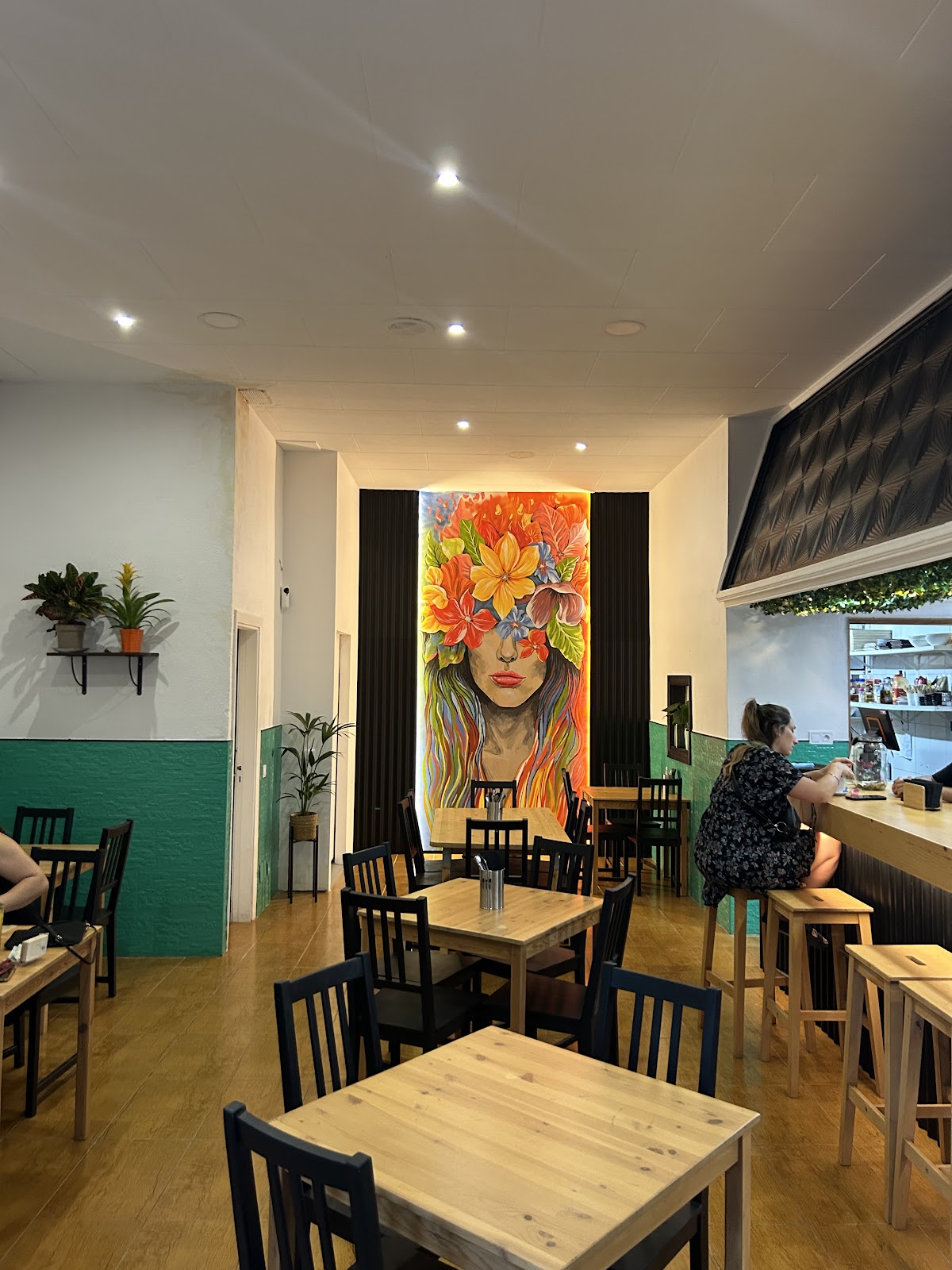 Simona Food & Drinks
