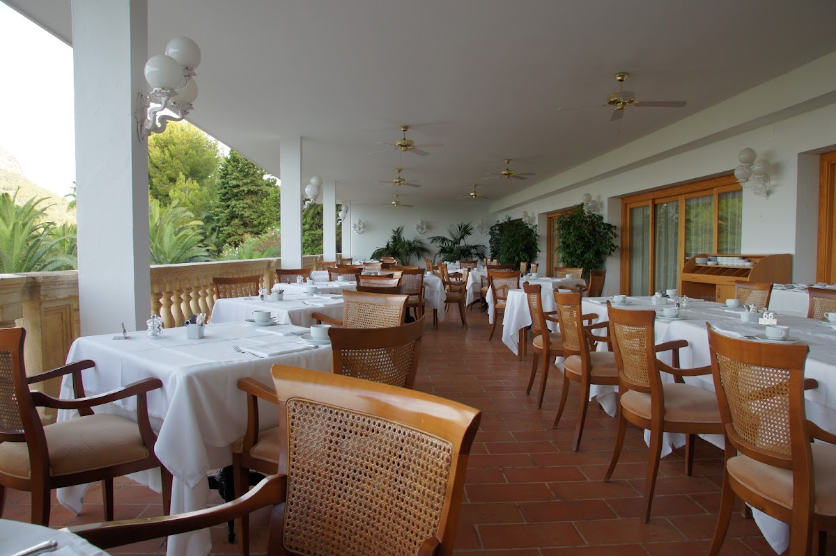 Pool restaurant