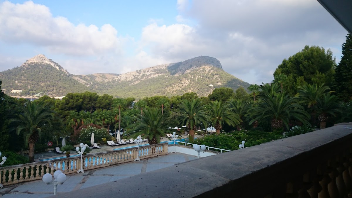 Pool restaurant