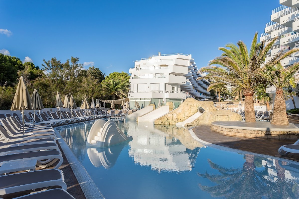 FERGUS Style Cala Blanca Suites