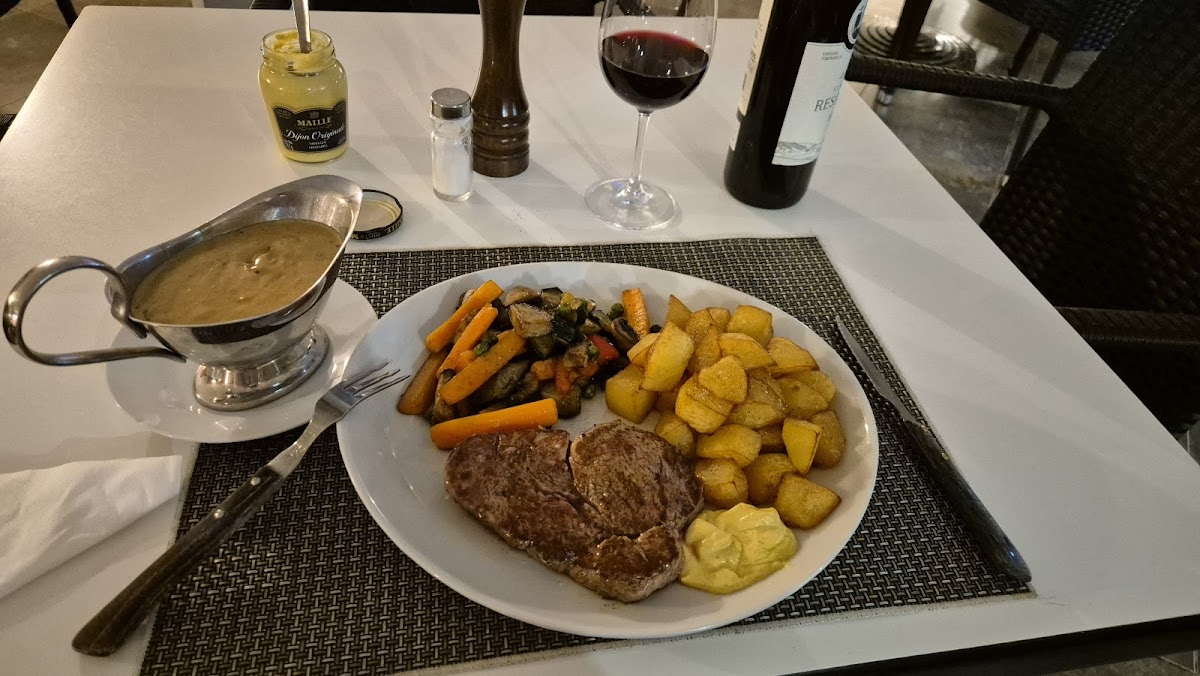 Royal savoy cafetería y restaurante
