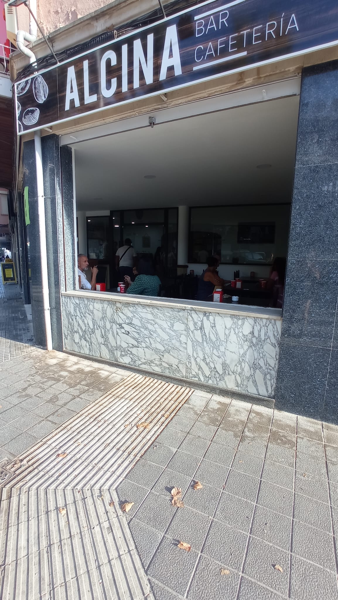 BAR/CAFETERÍA ALCINA. (Antiga Granja Alcina)
