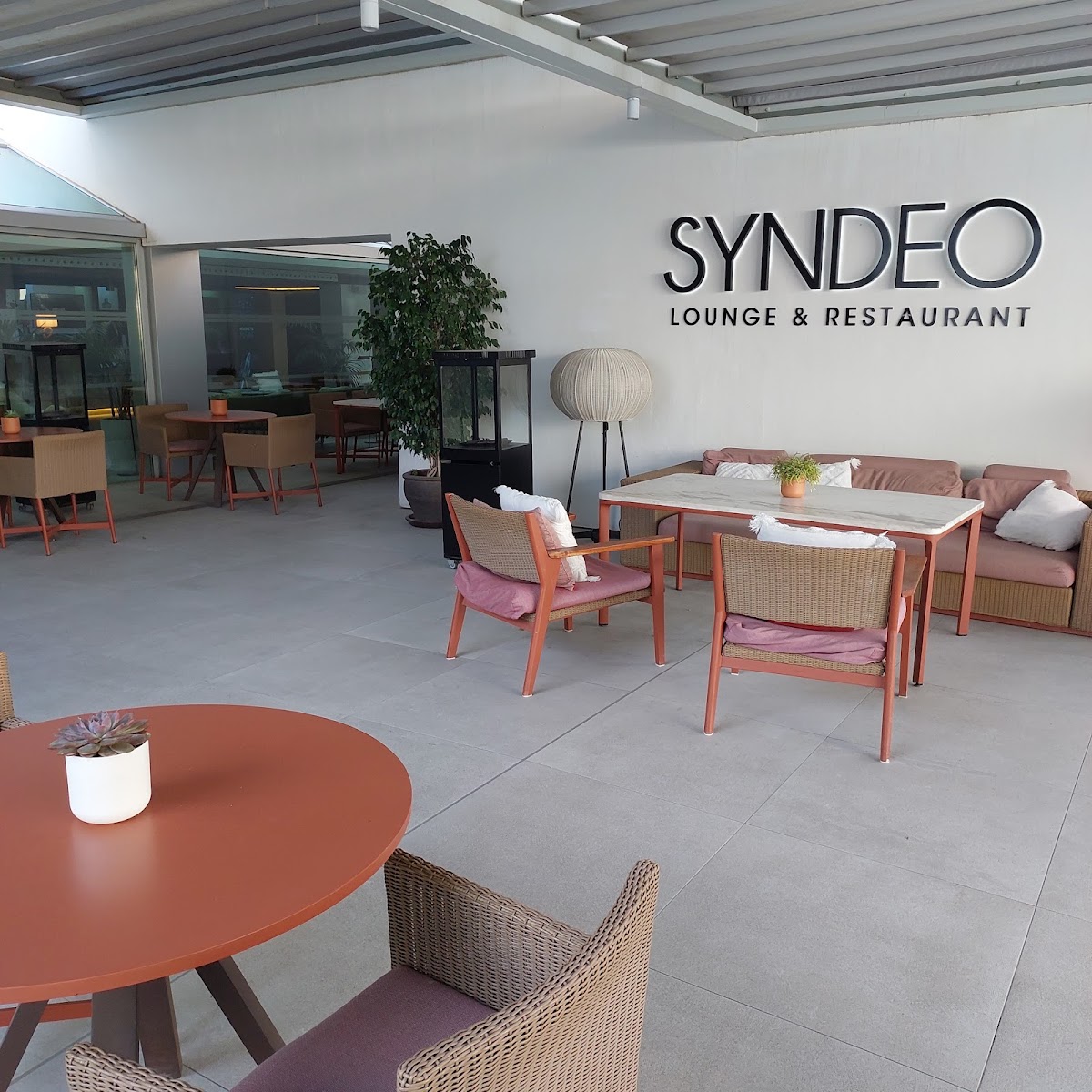 SYNDEO Lounge & Restaurant