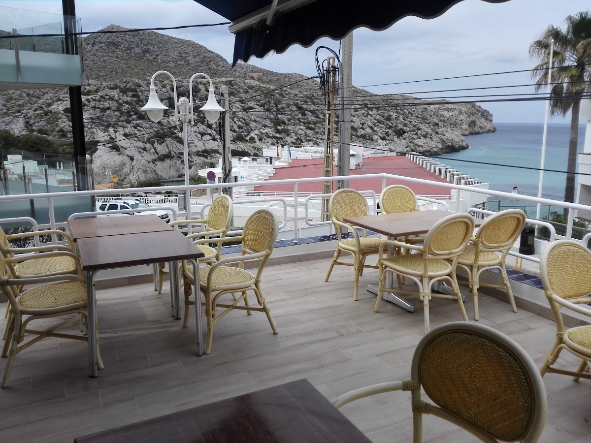 BAR & RESTAURANT MARINAS